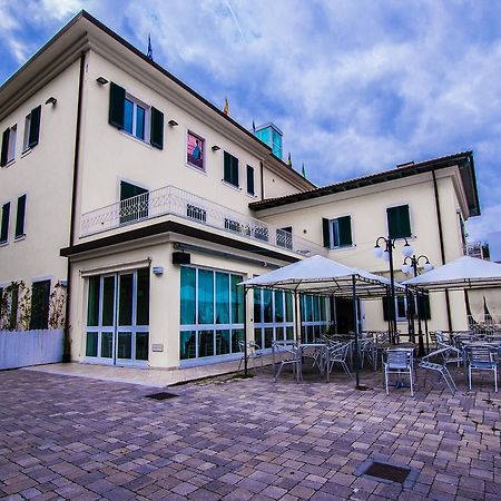 Hotel Butterfly Torre del Lago Puccini Ngoại thất bức ảnh