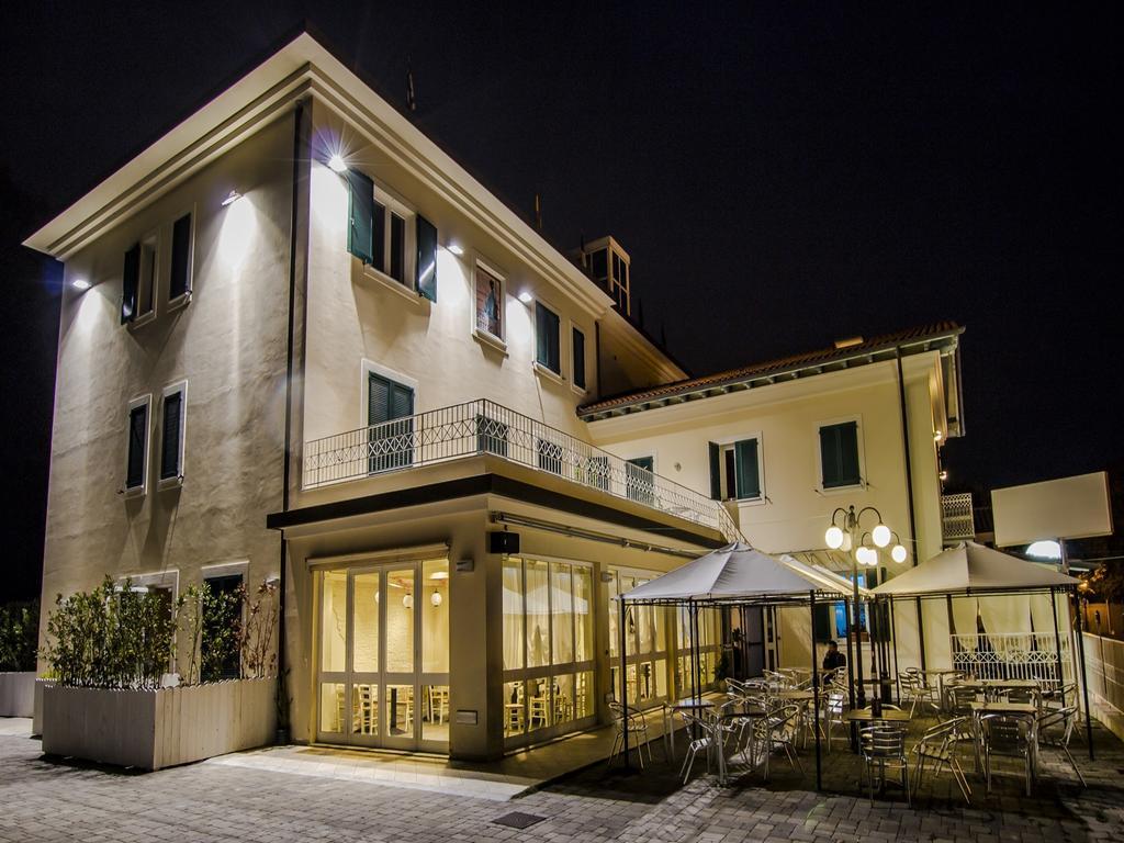 Hotel Butterfly Torre del Lago Puccini Ngoại thất bức ảnh