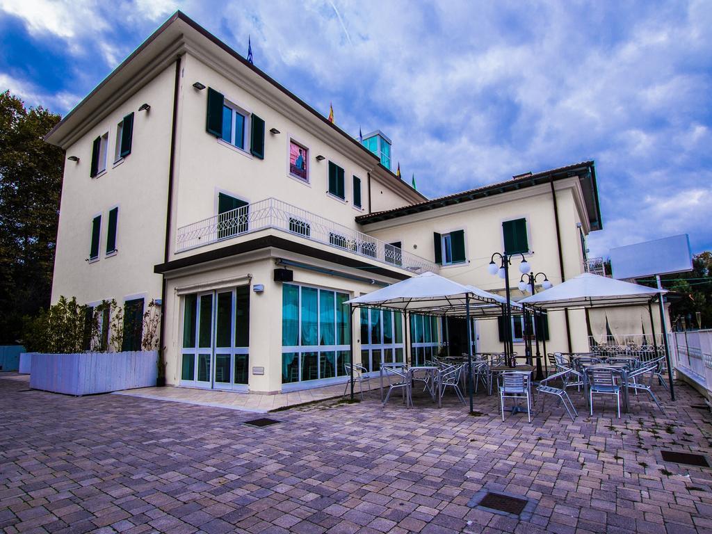 Hotel Butterfly Torre del Lago Puccini Ngoại thất bức ảnh